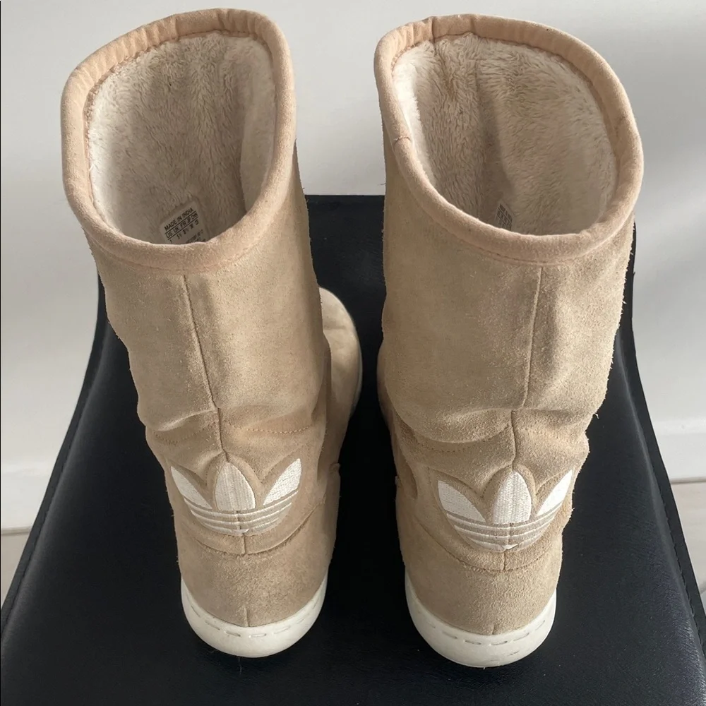 Adidas Winter Tan Suede Boots - Trefoil Logo - Fully Lined With Faux Fur lined - Picture 4 of 16